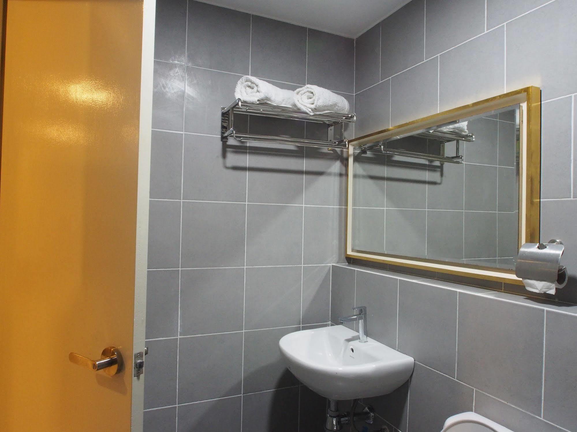 Premier Times International Hotel Seri Kembangan Exterior photo