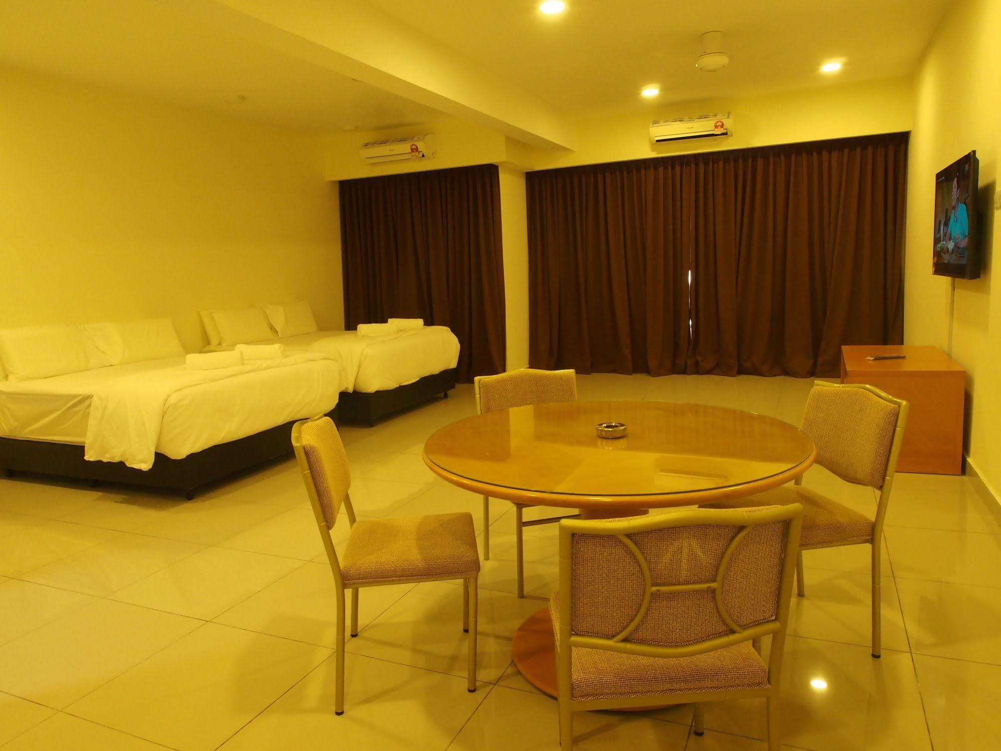Premier Times International Hotel Seri Kembangan Exterior photo