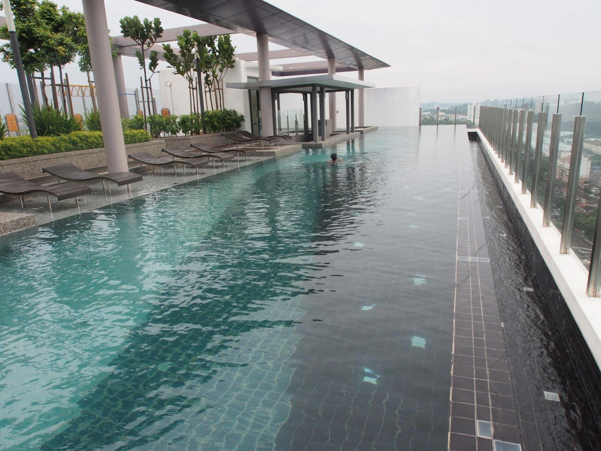 Premier Times International Hotel Seri Kembangan Exterior photo