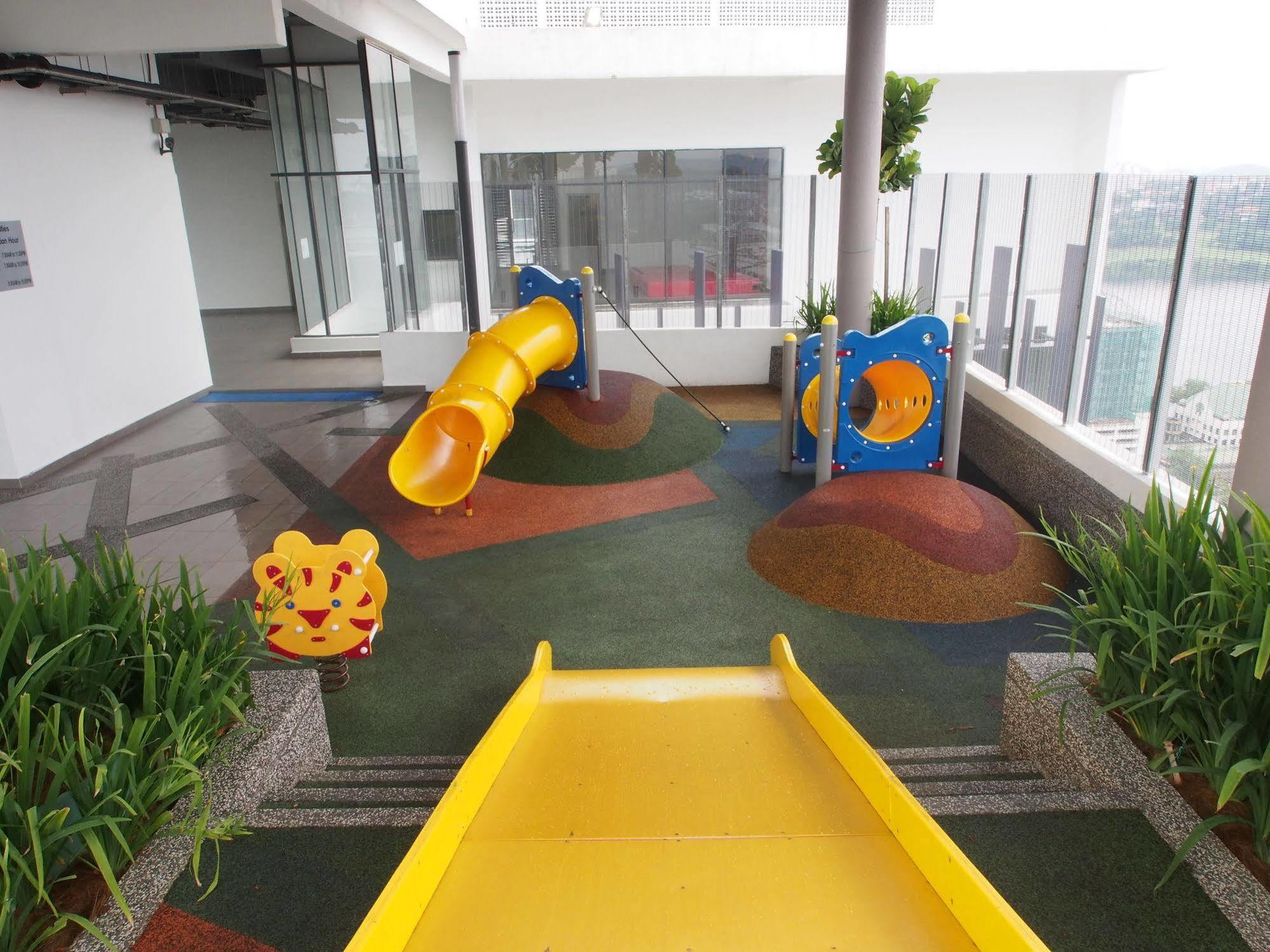 Premier Times International Hotel Seri Kembangan Exterior photo